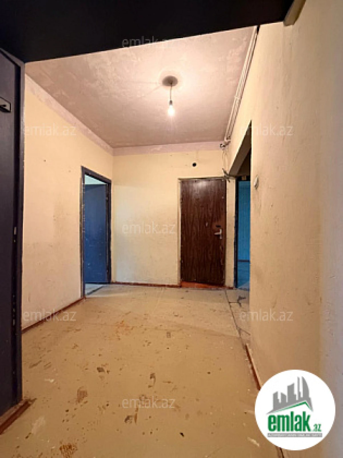 Satılır 4 otaqlı köhnə tikili 100 m²