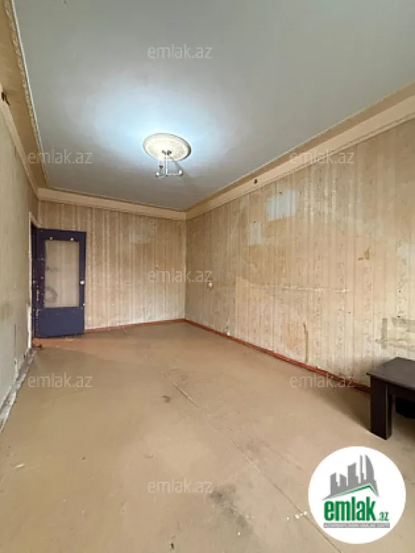 Satılır 4 otaqlı köhnə tikili 100 m²