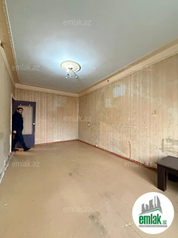 Satılır 4 otaqlı köhnə tikili 100 m²