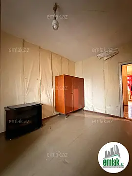 Satılır 4 otaqlı köhnə tikili 100 m²