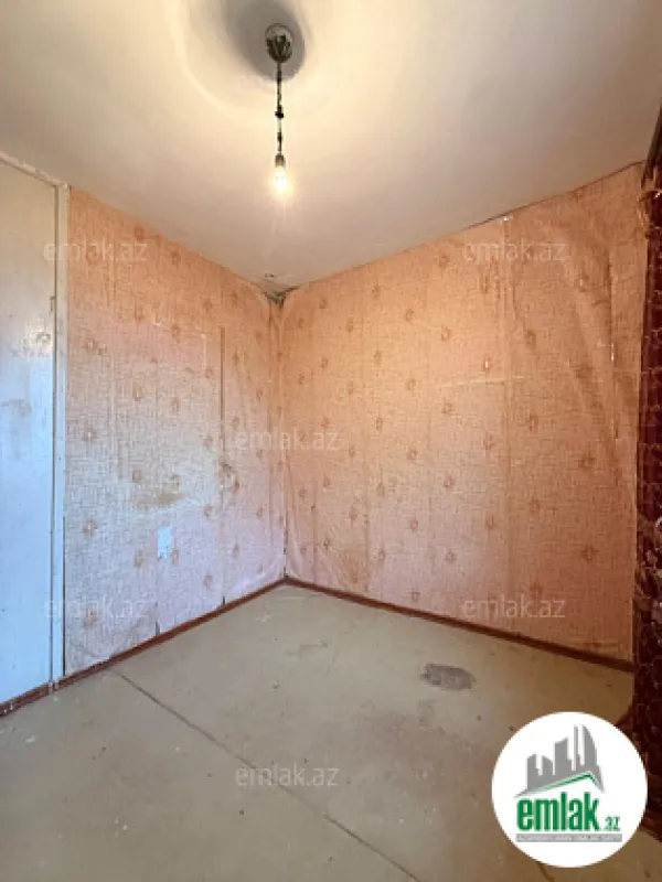 Satılır 4 otaqlı köhnə tikili 100 m²