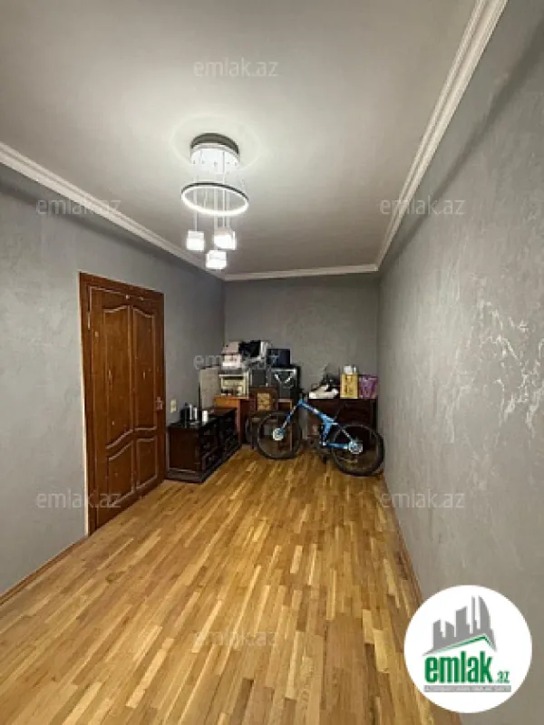 Satılır 3 otaqlı köhnə tikili 90 m²
