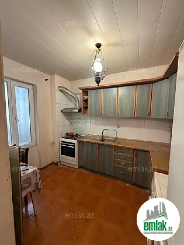 Satılır 3 otaqlı köhnə tikili 90 m²