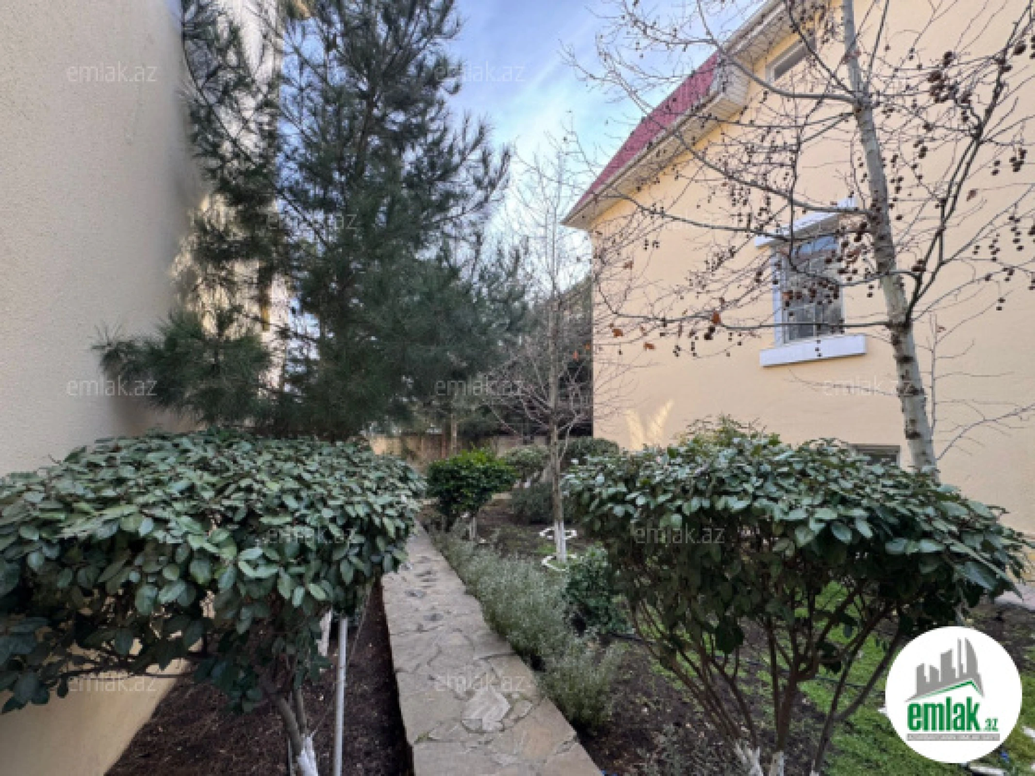 Satılır 5 otaqlı həyət evi 450 m²