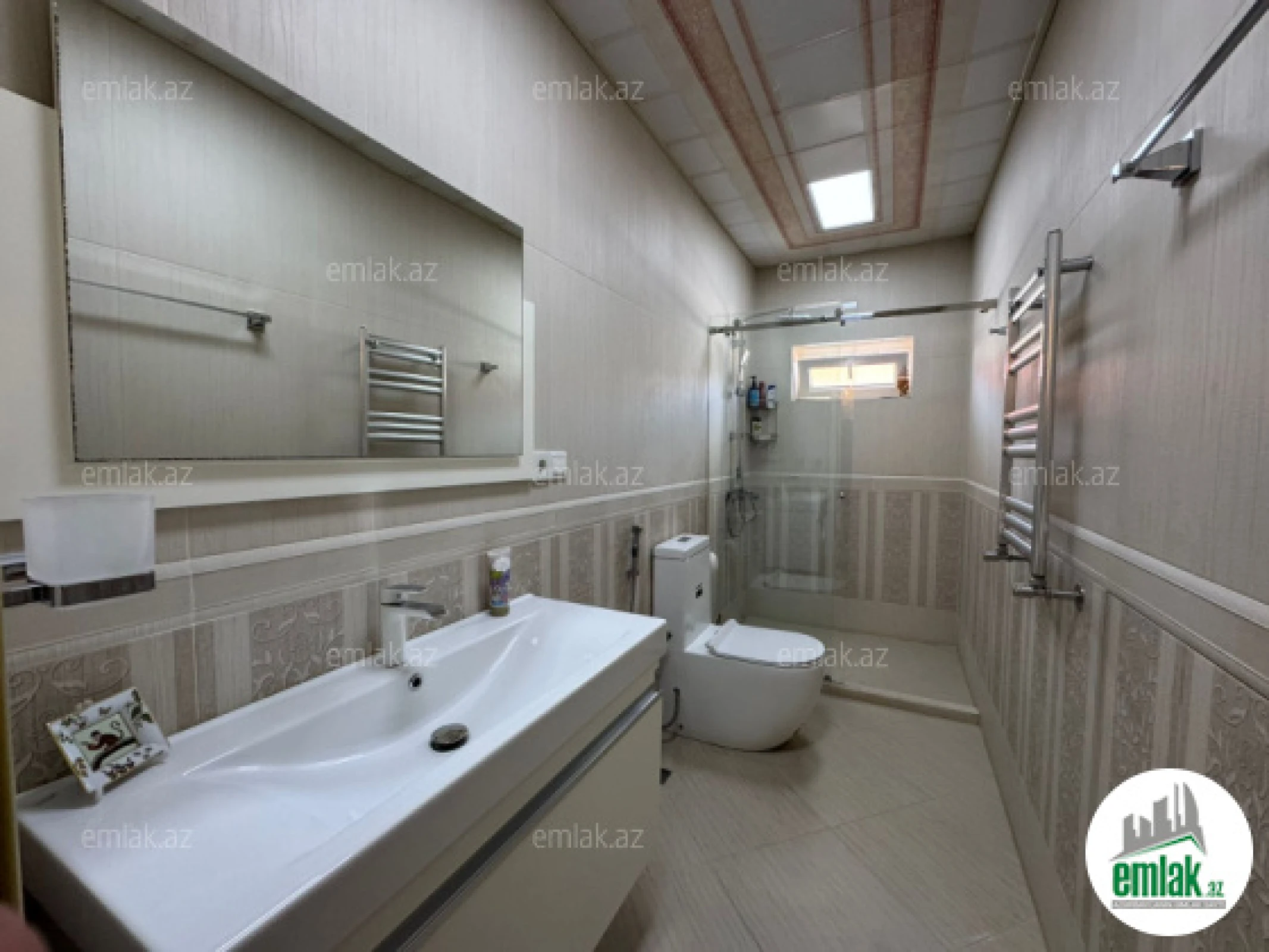 Satılır 5 otaqlı həyət evi 450 m²