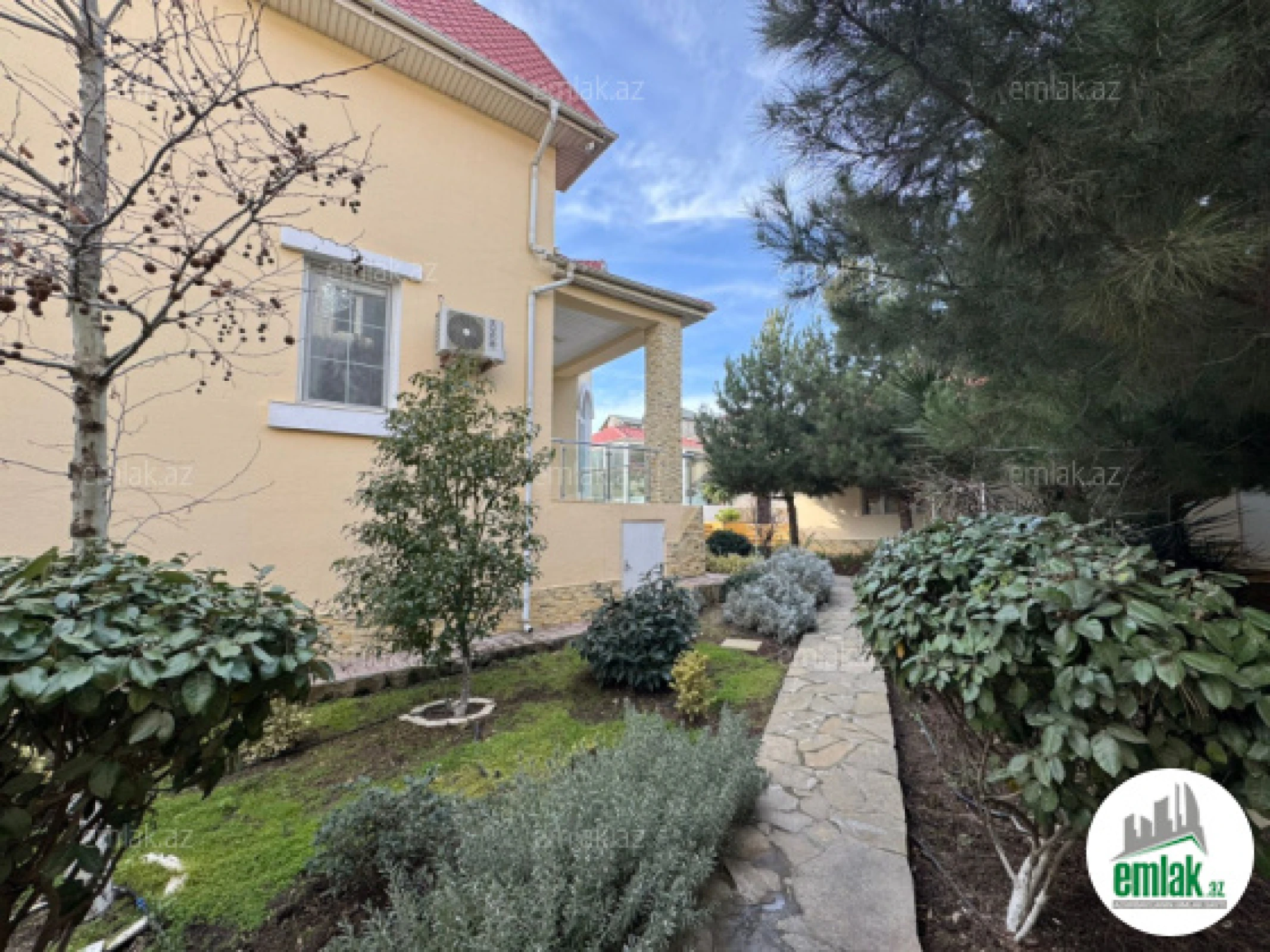 Satılır 5 otaqlı həyət evi 450 m²