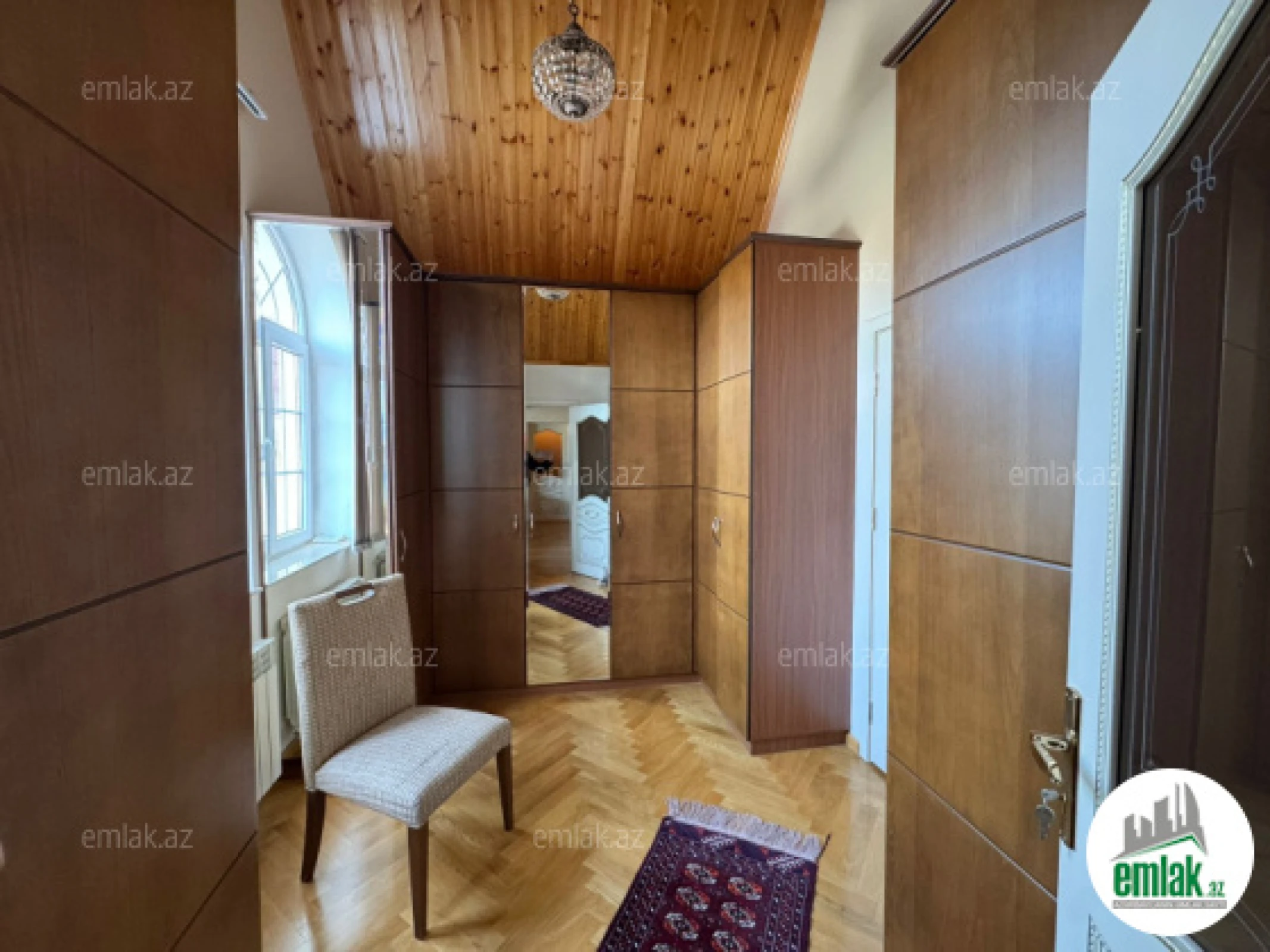 Satılır 5 otaqlı həyət evi 450 m²