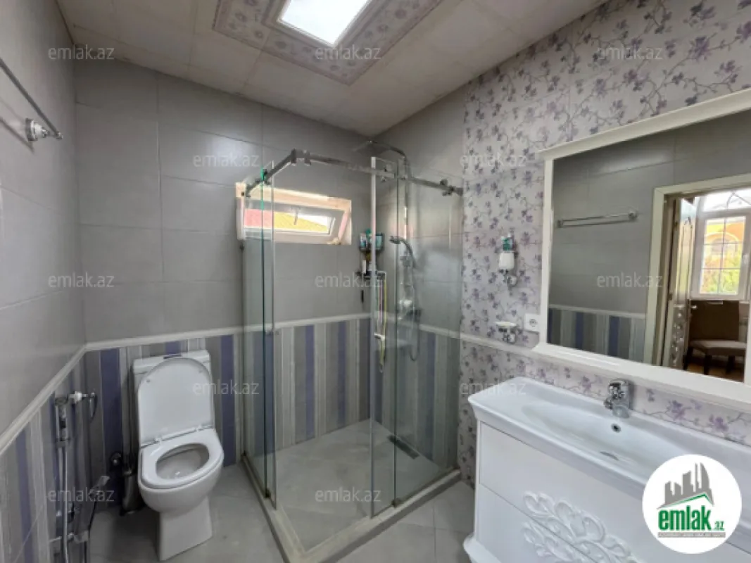 Satılır 5 otaqlı həyət evi 450 m²