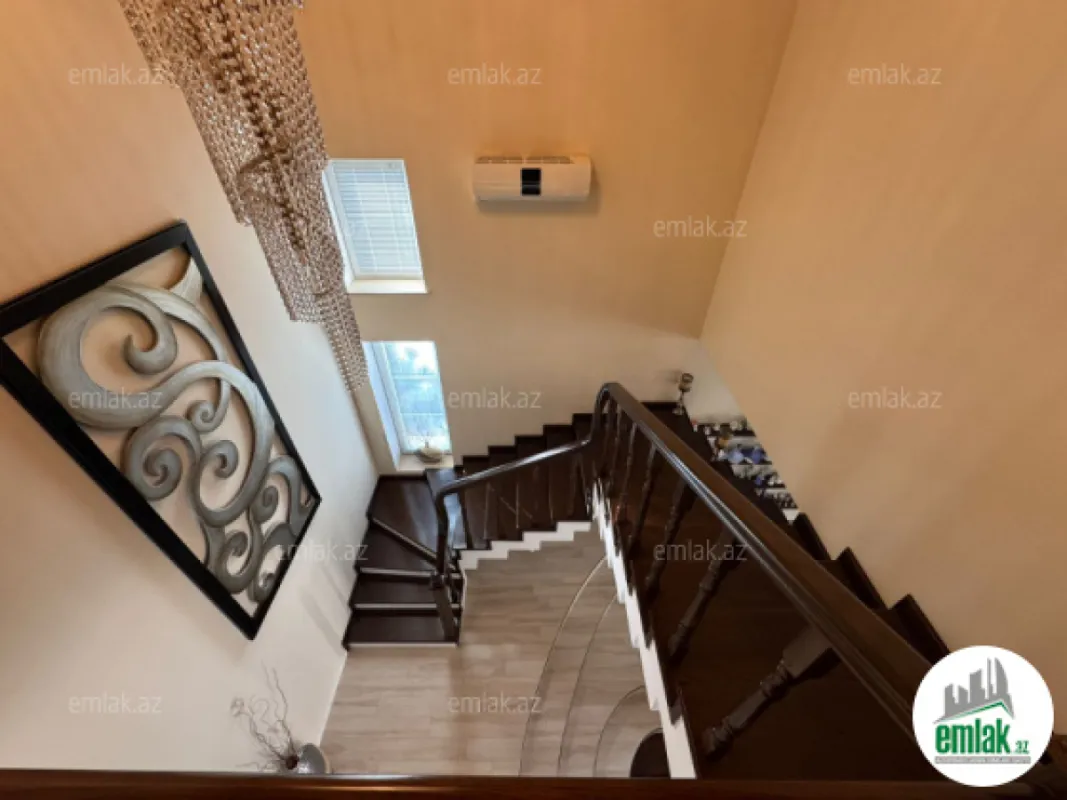 Satılır 5 otaqlı həyət evi 450 m²