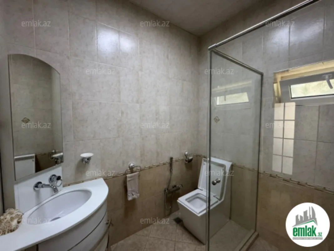 Satılır 5 otaqlı həyət evi 450 m²