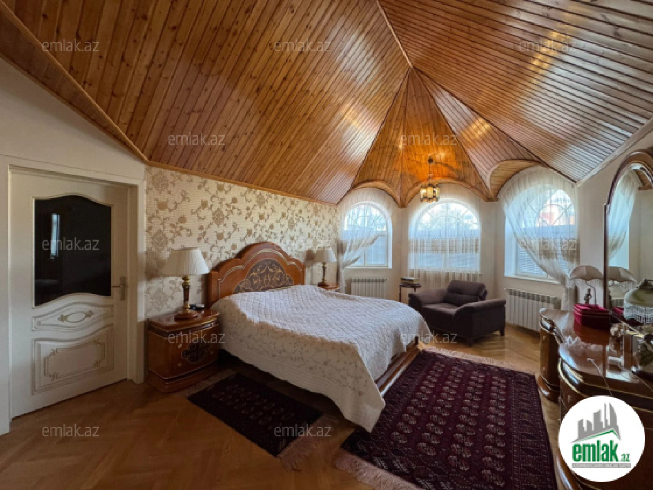 Satılır 5 otaqlı həyət evi 450 m²