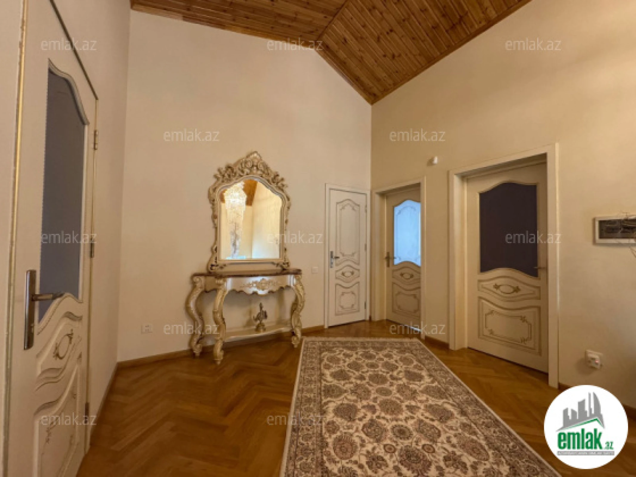 Satılır 5 otaqlı həyət evi 450 m²