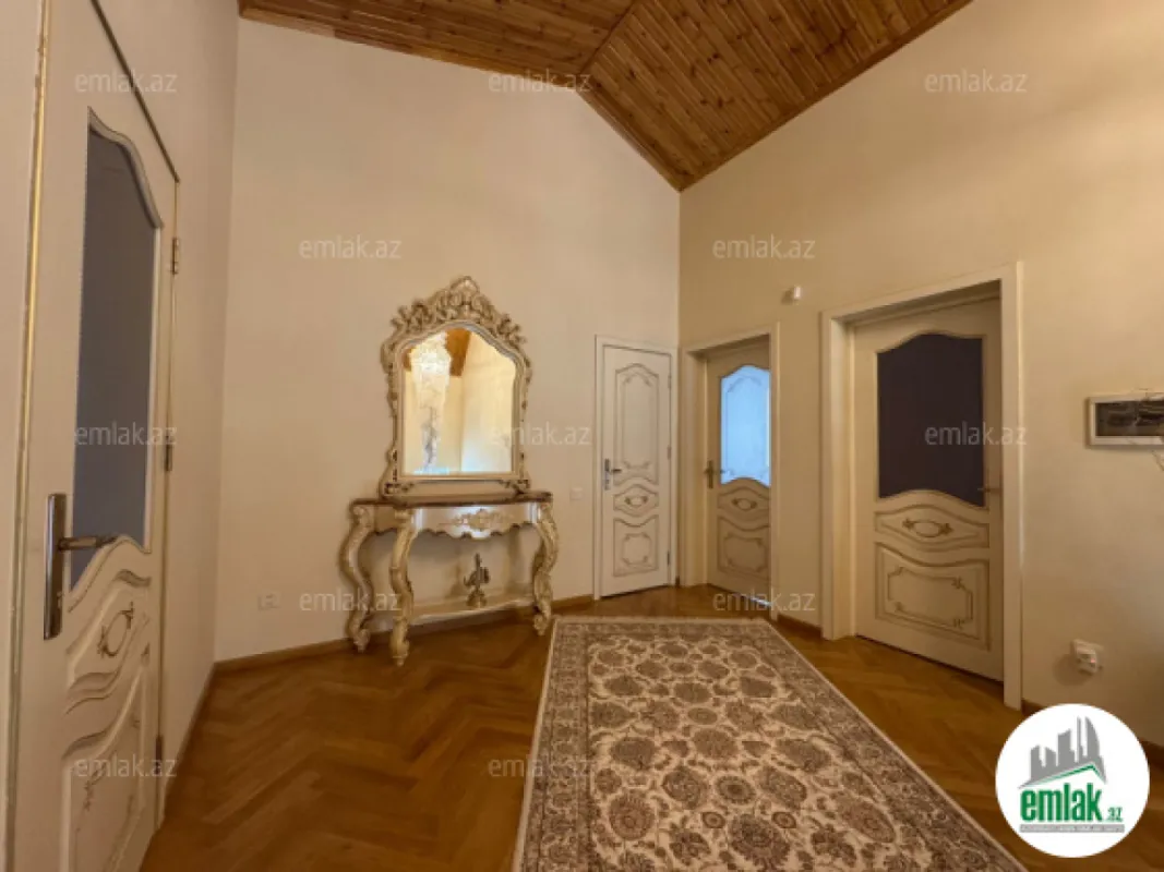 Satılır 5 otaqlı həyət evi 450 m²