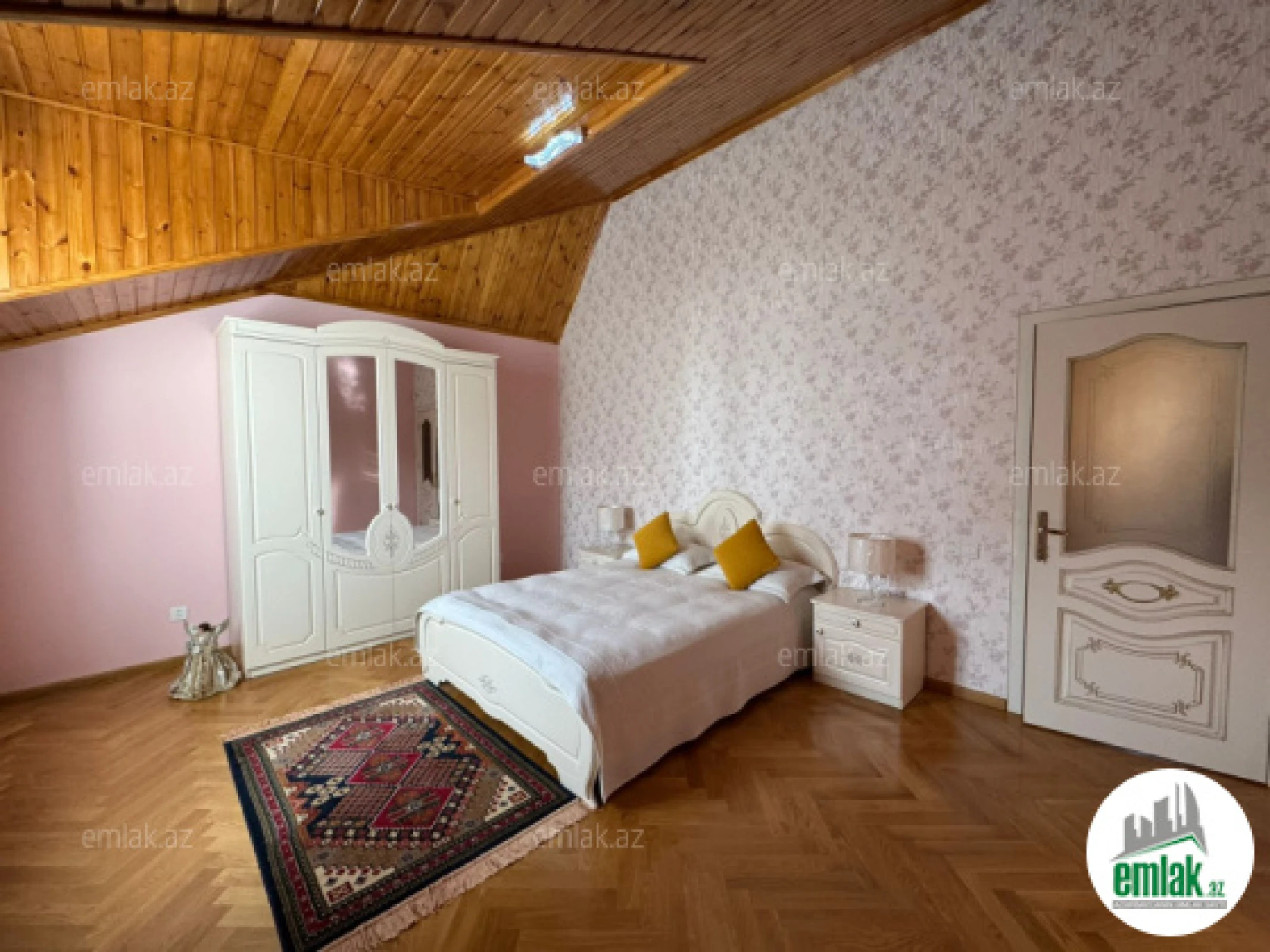 Satılır 5 otaqlı həyət evi 450 m²