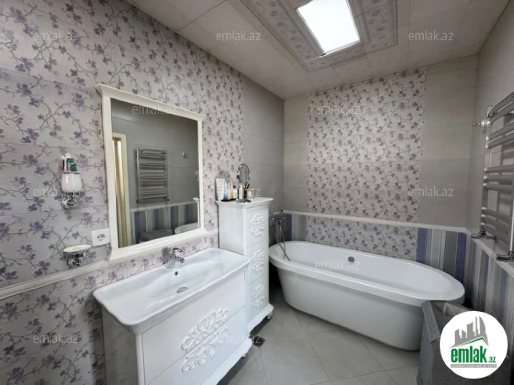 Satılır 5 otaqlı həyət evi 450 m²