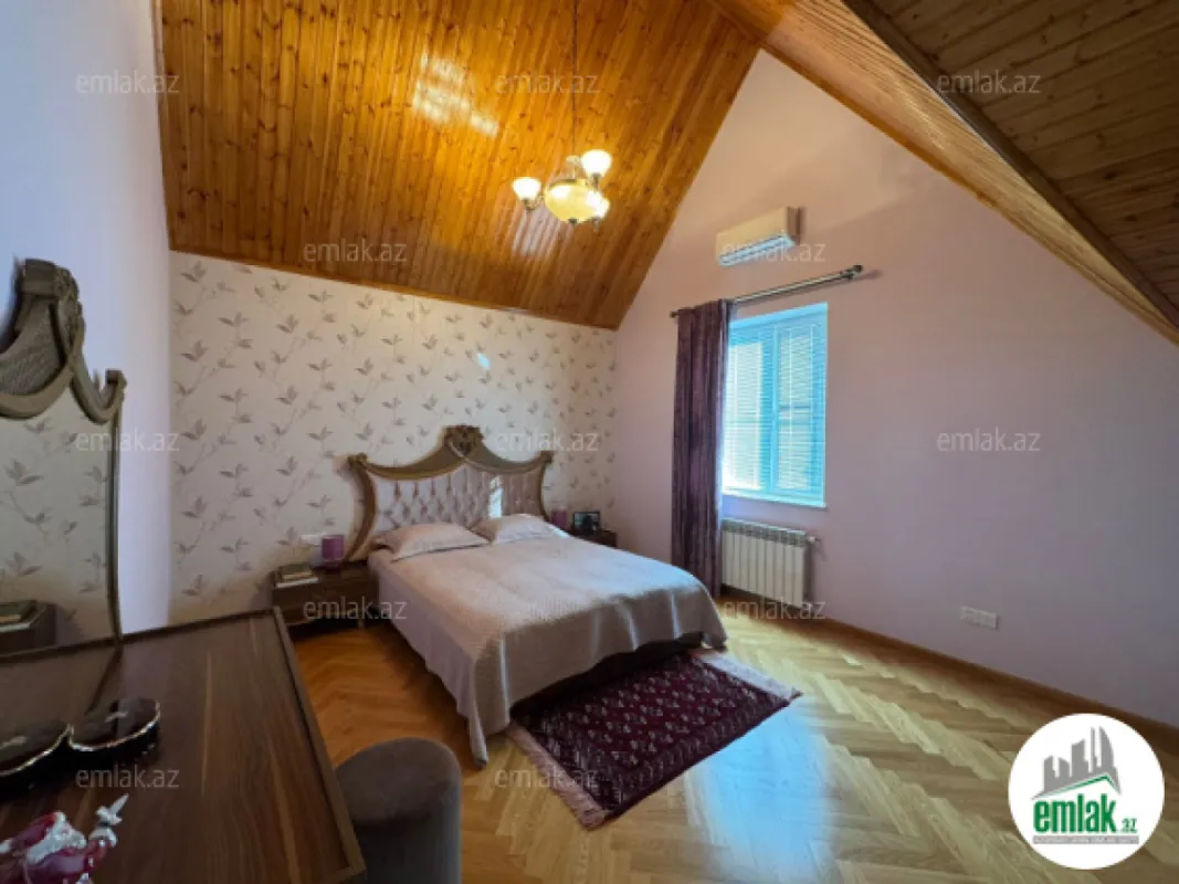Satılır 5 otaqlı həyət evi 450 m²