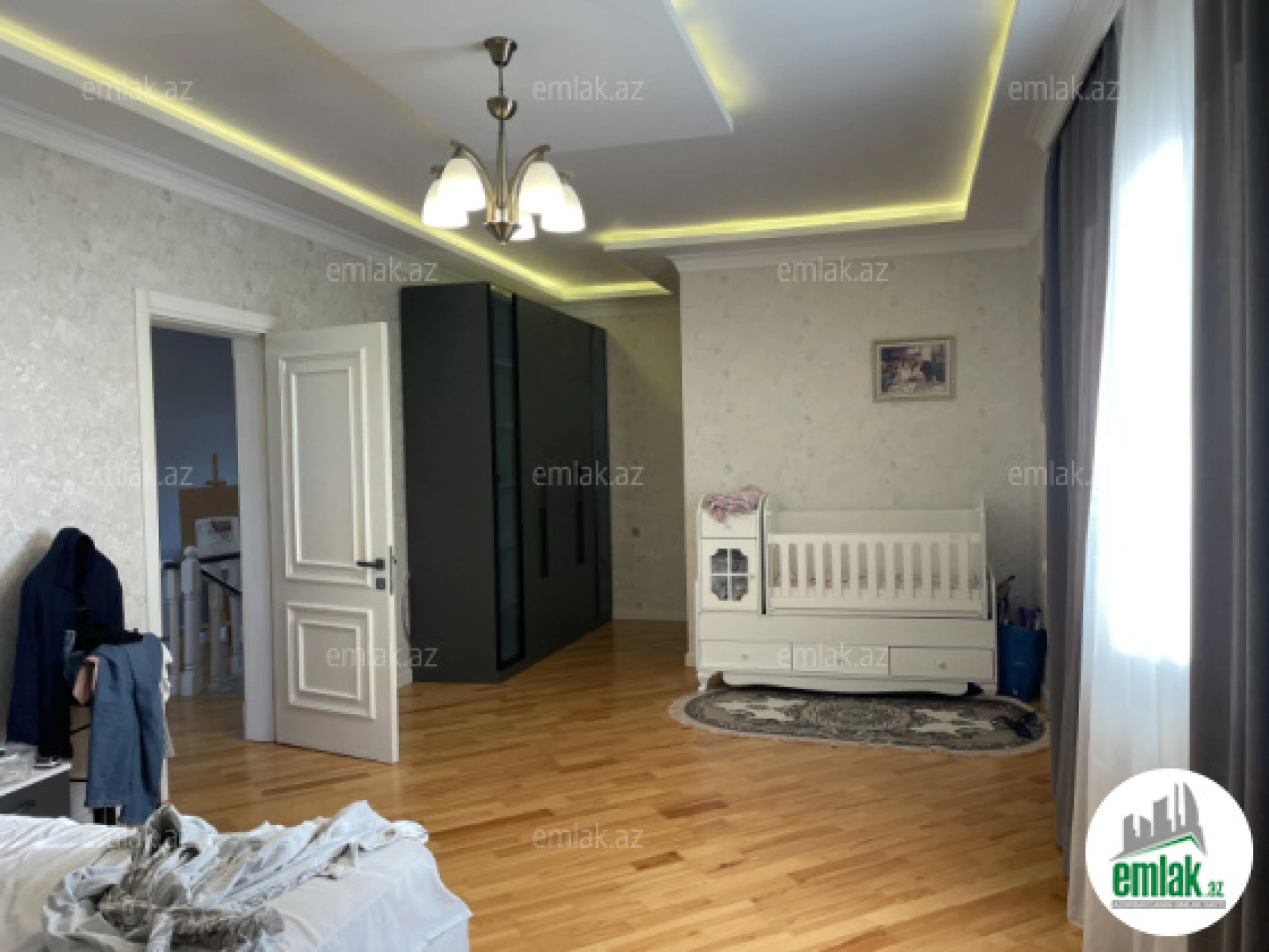 Satılır 6 otaqlı həyət evi 270 m²