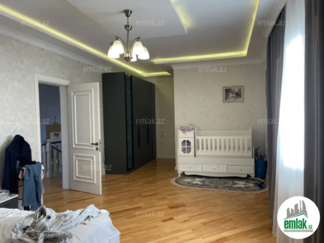Satılır 6 otaqlı həyət evi 270 m²