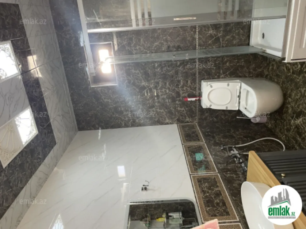Satılır 6 otaqlı həyət evi 270 m²