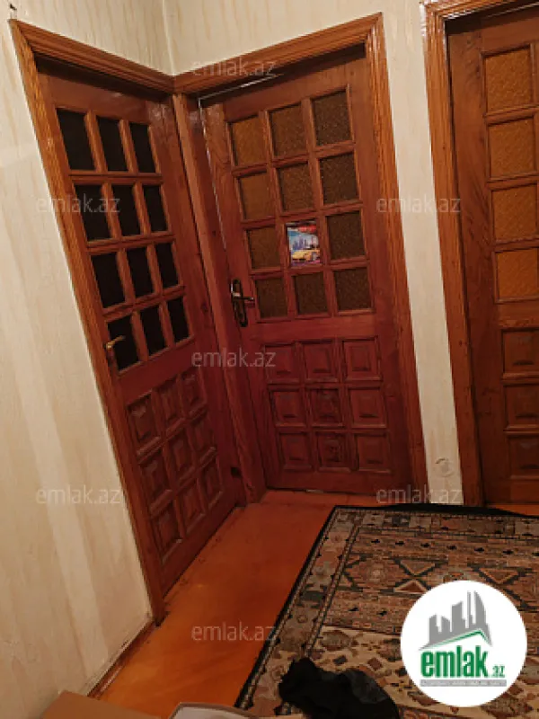Satılır 3 otaqlı köhnə tikili 100 m²