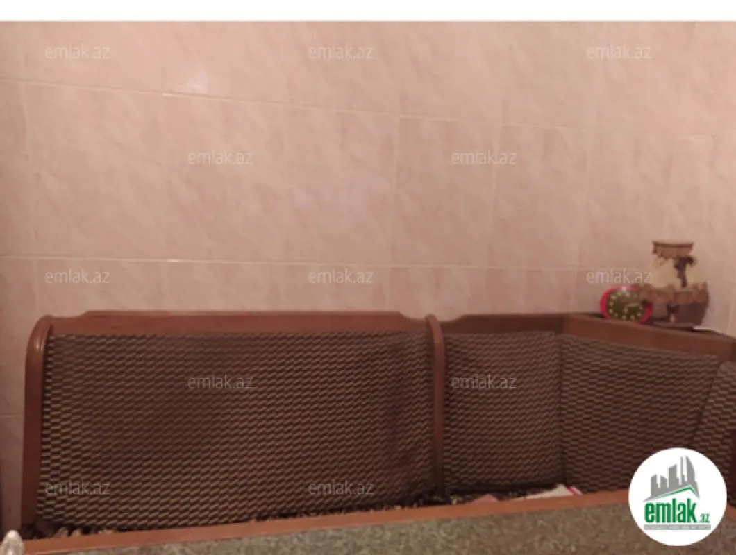 Satılır 3 otaqlı köhnə tikili 100 m²