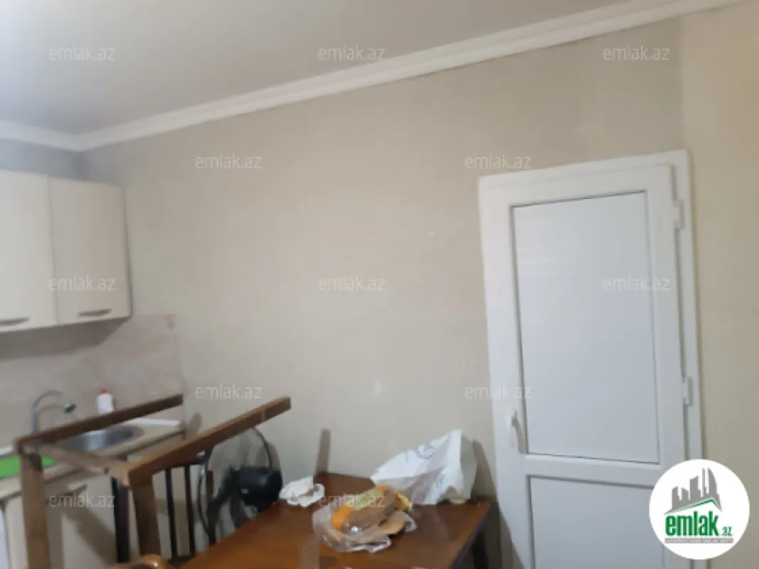 Satılır 2 otaqlı köhnə tikili 72 m²