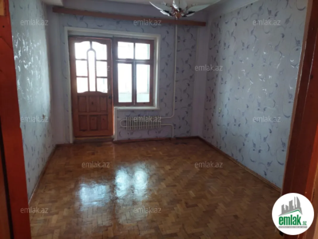 Satılır 4 otaqlı köhnə tikili 100 m²