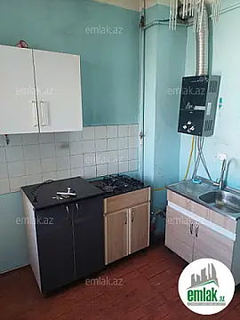 Satılır 4 otaqlı köhnə tikili 100 m²