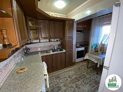 Satılır 4 otaqlı köhnə tikili 100 m²