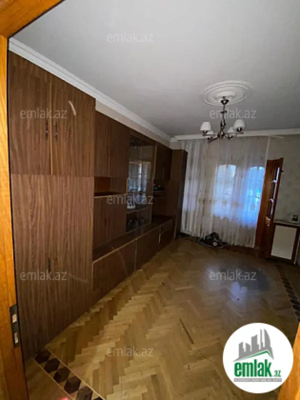 Satılır 4 otaqlı köhnə tikili 100 m²