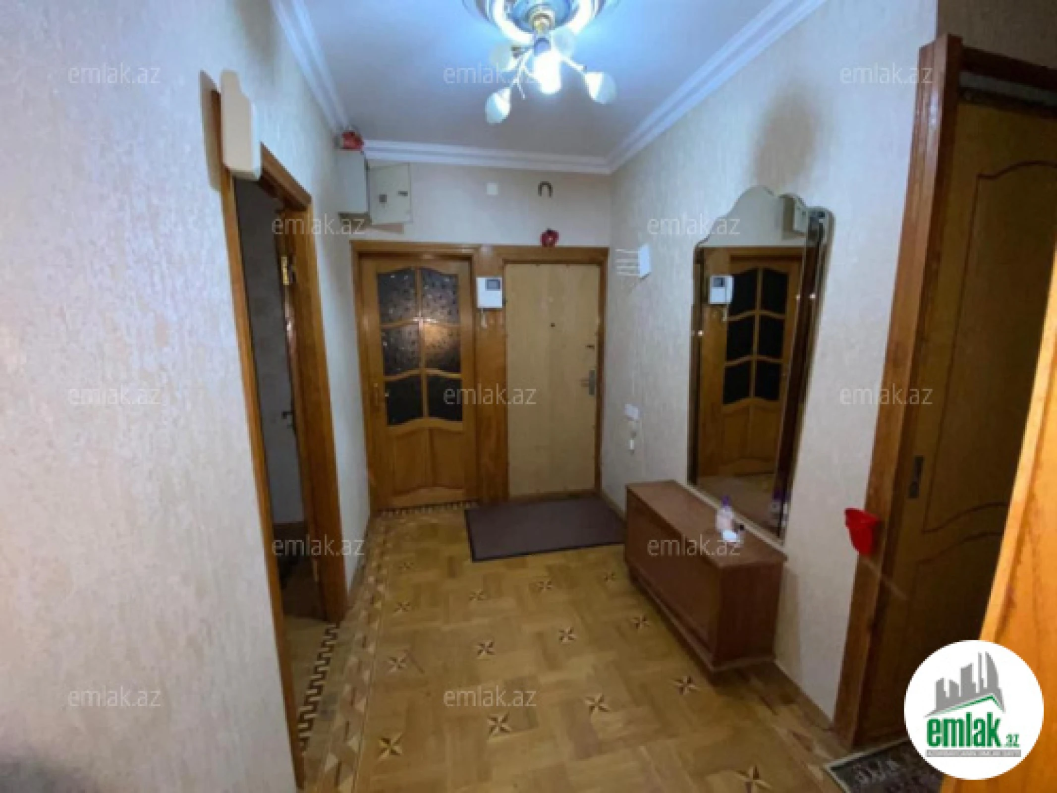 Satılır 4 otaqlı köhnə tikili 100 m²