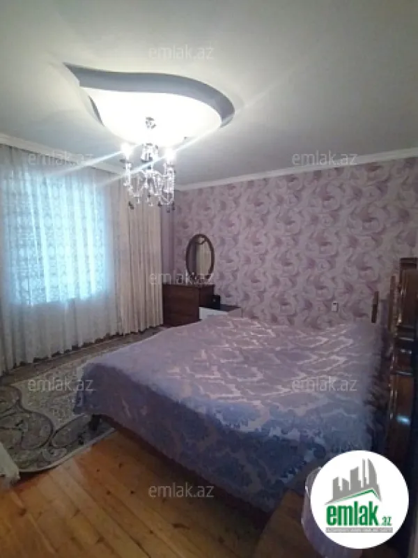 Satılır 5 otaqlı həyət evi 200 m²