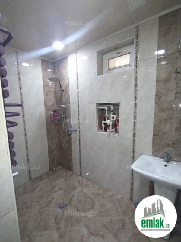 Satılır 5 otaqlı həyət evi 200 m²