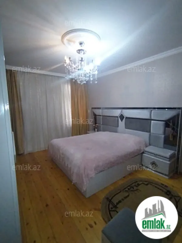 Satılır 5 otaqlı həyət evi 200 m²