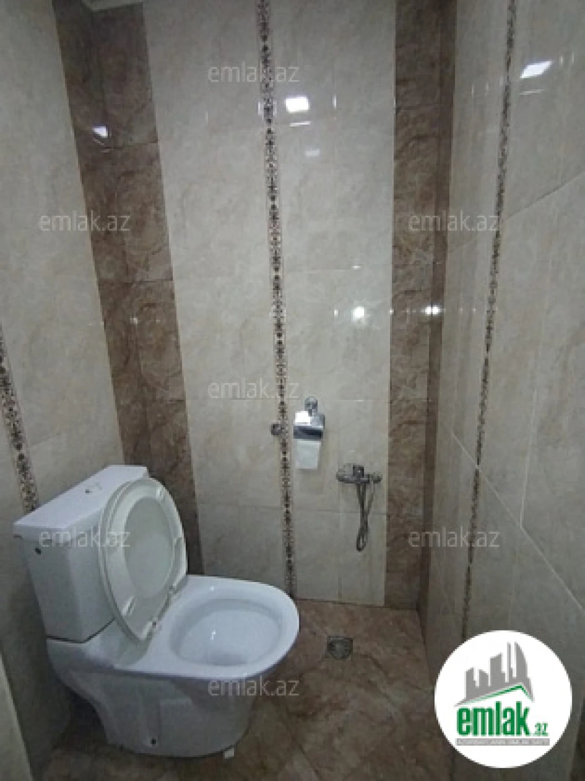 Satılır 5 otaqlı həyət evi 200 m²