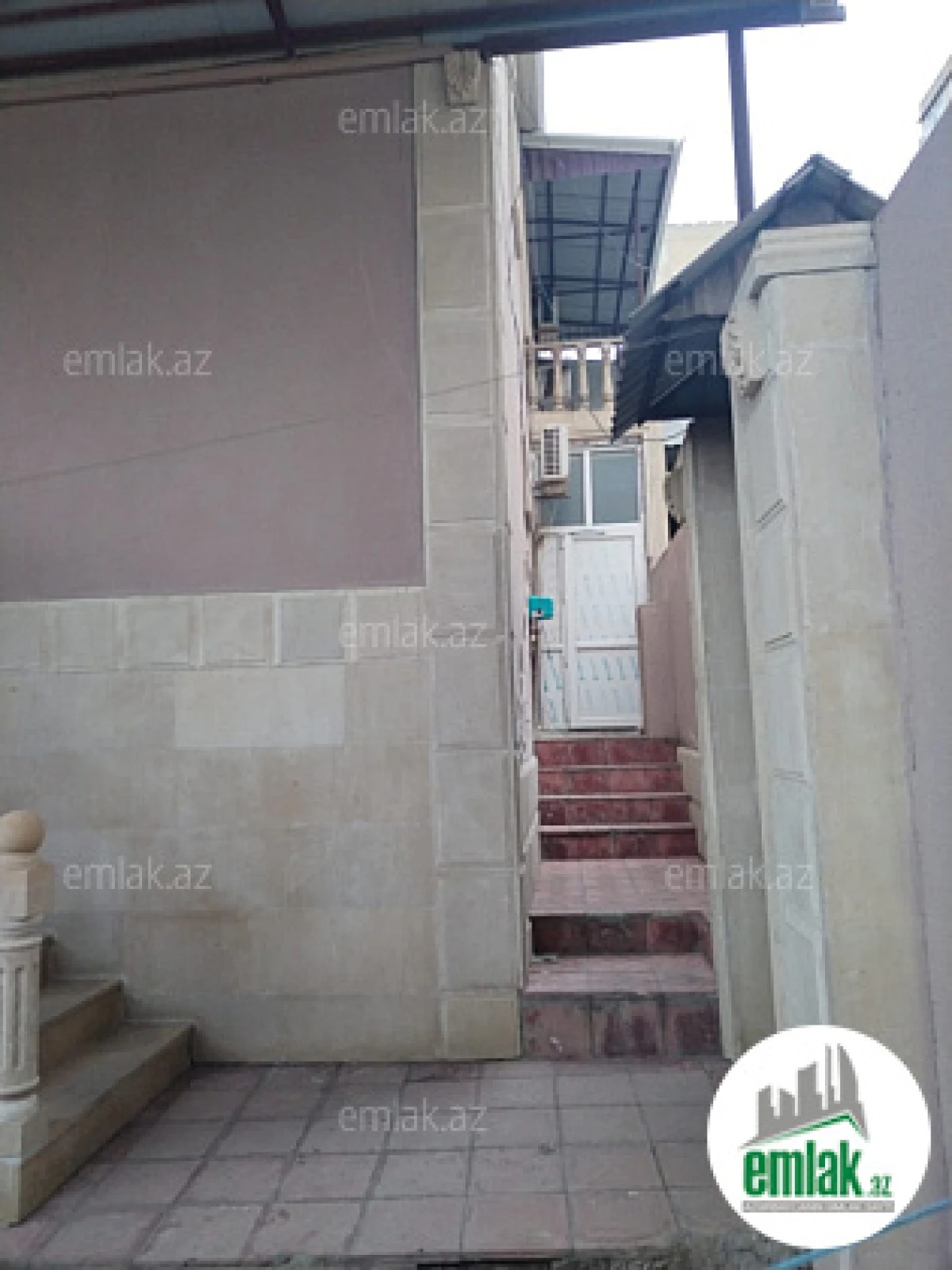 Satılır 5 otaqlı həyət evi 200 m²