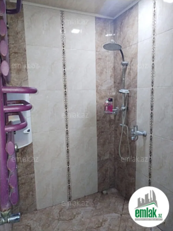 Satılır 5 otaqlı həyət evi 200 m²