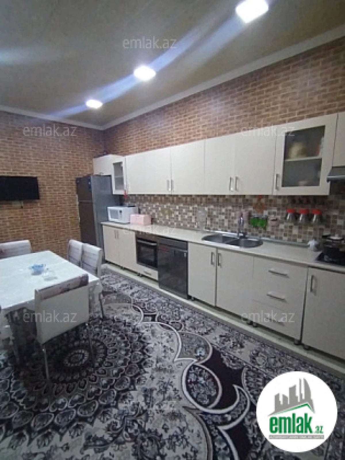 Satılır 5 otaqlı həyət evi 200 m²