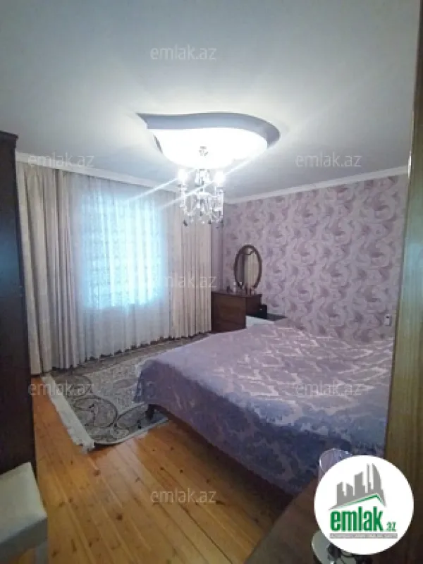 Satılır 5 otaqlı həyət evi 200 m²