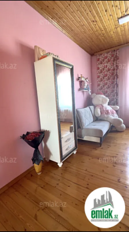 Satılır 5 otaqlı həyət evi 200 m²