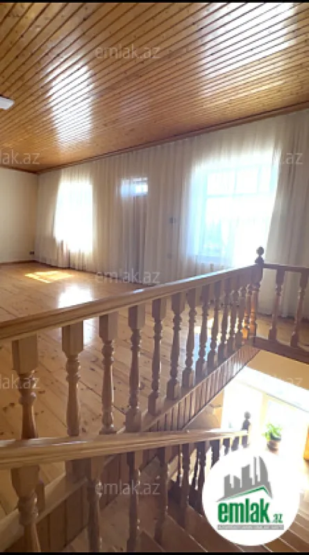 Satılır 5 otaqlı həyət evi 200 m²