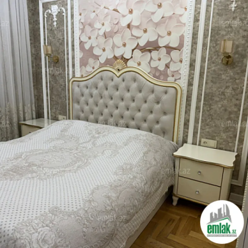 Satılır 3 otaqlı köhnə tikili 100 m²