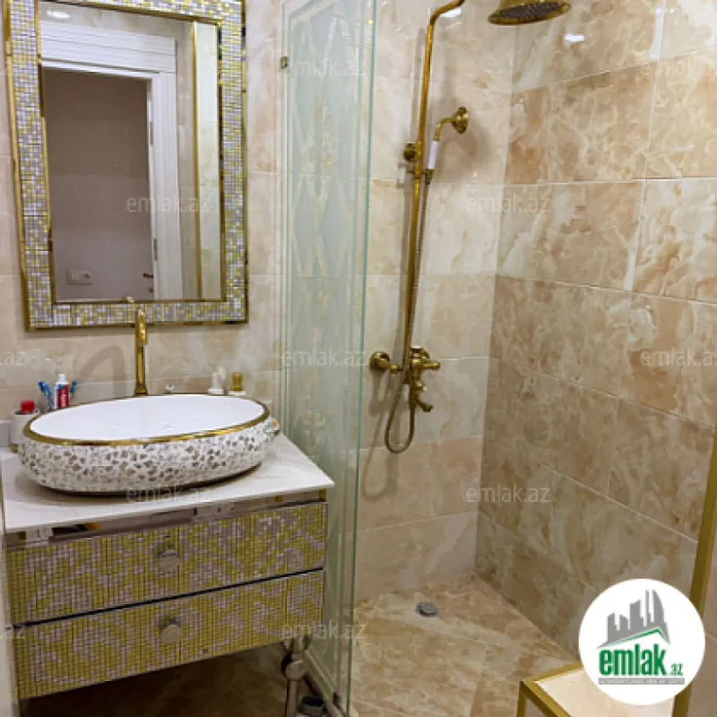 Satılır 3 otaqlı köhnə tikili 100 m²