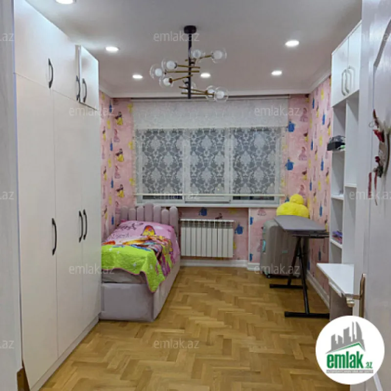 Satılır 3 otaqlı köhnə tikili 100 m²