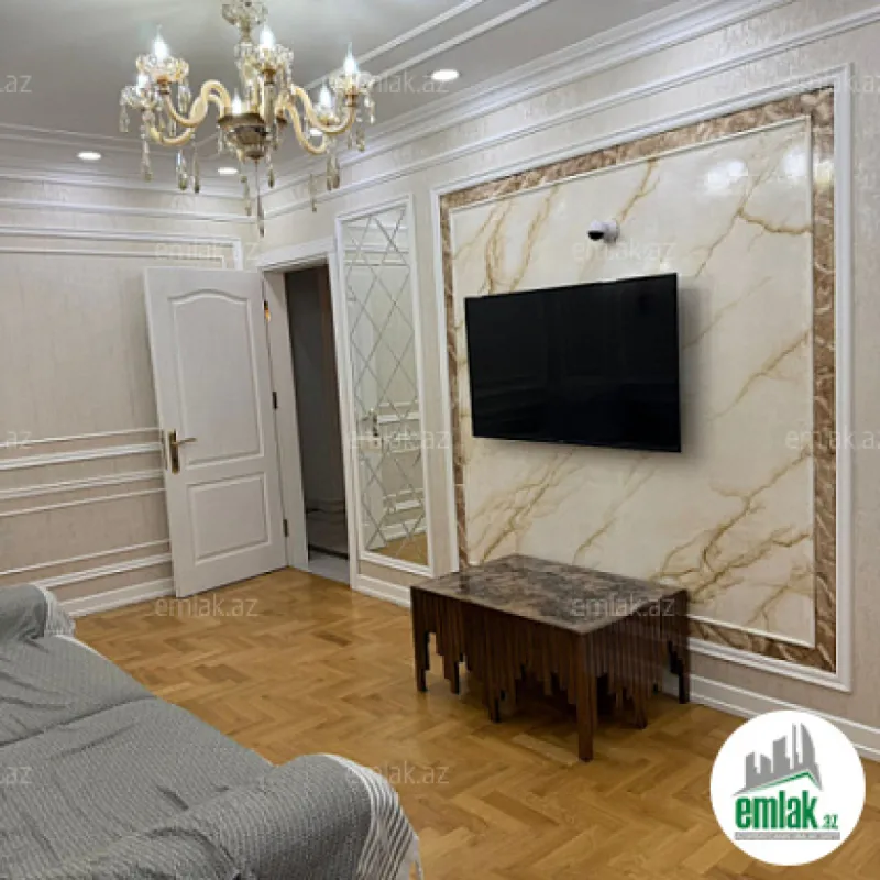 Satılır 3 otaqlı köhnə tikili 100 m²