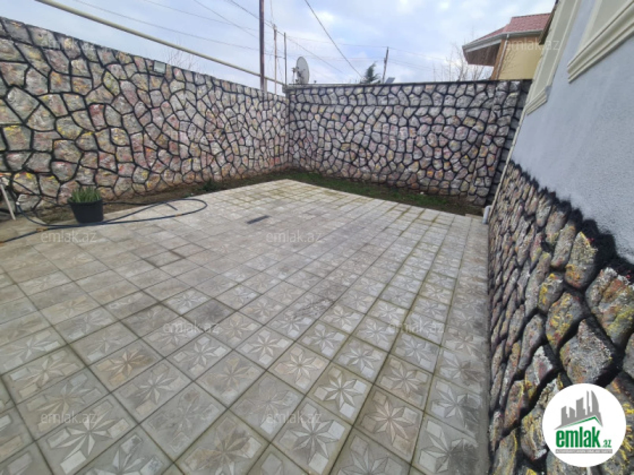Satılır 4 otaqlı həyət evi 130 m²