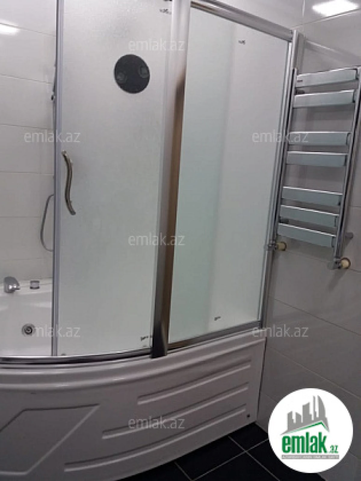 Satılır 3 otaqlı yeni tikili 125 m²