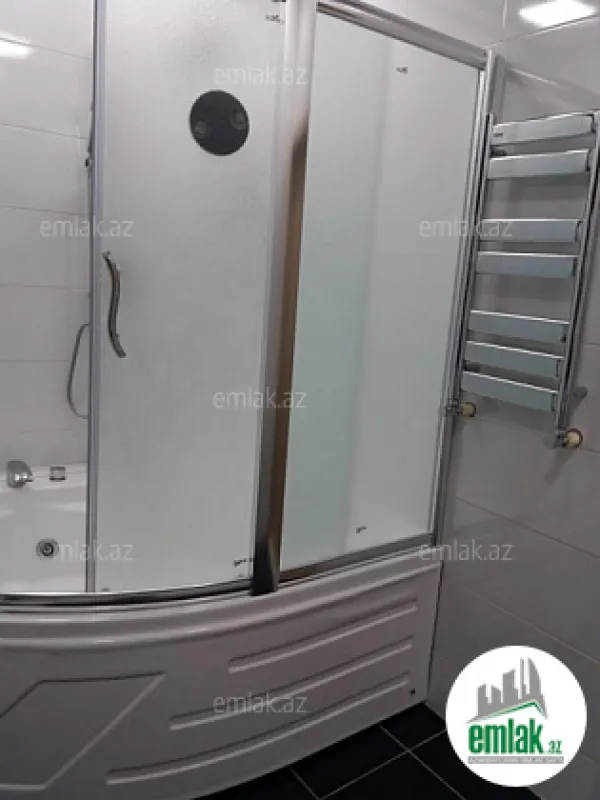 Satılır 3 otaqlı yeni tikili 125 m²