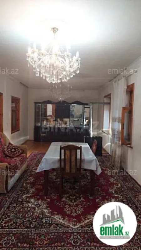 Satılır 8 otaqlı həyət evi 400 m²