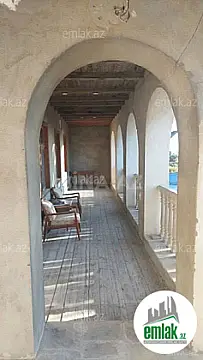 Satılır 8 otaqlı həyət evi 400 m²